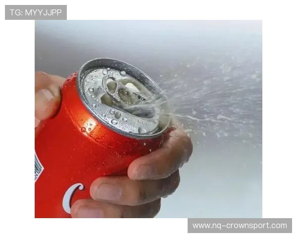 特雷·杨家的冰箱里只放蛋白粉和冰水，连瓶可乐都找不到