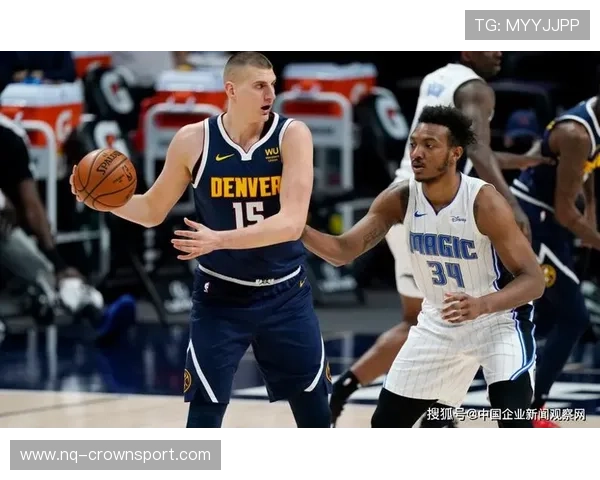 比尔·沃顿内线策应对比张伯伦助攻更精准提升球队流畅性